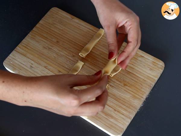 Caramelle, ravioli formade som godis med pumpa- och ricottafyllning - Beredning steg 12