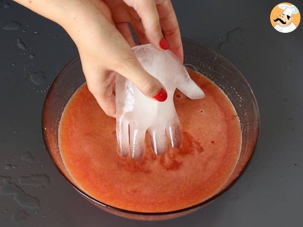 Halloween-cocktail med handformad isbit - enkel tutorial! - Beredning steg 4