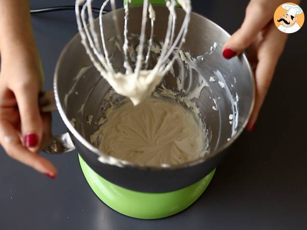 Raffaello-liknande kokosnötsverriner utan bakning - en sagodessert i en snöglob - Beredning steg 2