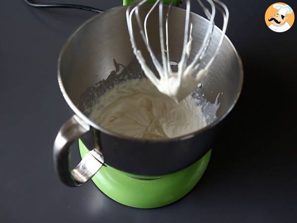 Raffaello-liknande kokosnötsverriner utan bakning - en sagodessert i en snöglob - Beredning steg 3