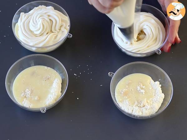 Raffaello-liknande kokosnötsverriner utan bakning - en sagodessert i en snöglob - Beredning steg 7