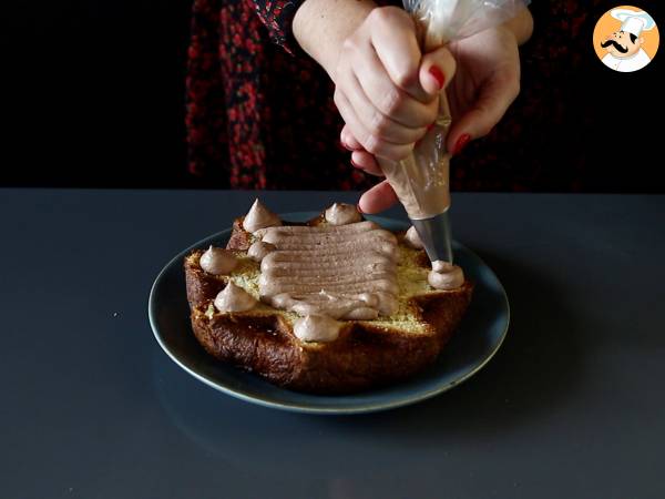 Pandoro brioche fylld med Nutellakräm och vaniljkräm i form av en julgran - Beredning steg 6