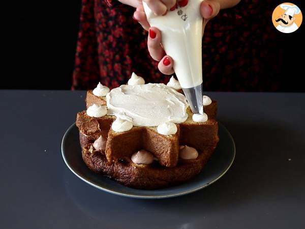 Pandoro brioche fylld med Nutellakräm och vaniljkräm i form av en julgran - Beredning steg 7