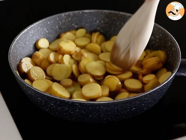 Huevos rotos, det superenkla spanska receptet baserat på potatis och ägg - Beredning steg 1