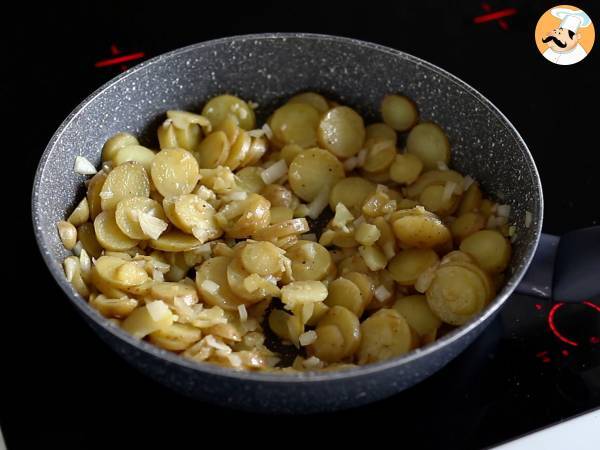Huevos rotos, det superenkla spanska receptet baserat på potatis och ägg - Beredning steg 3