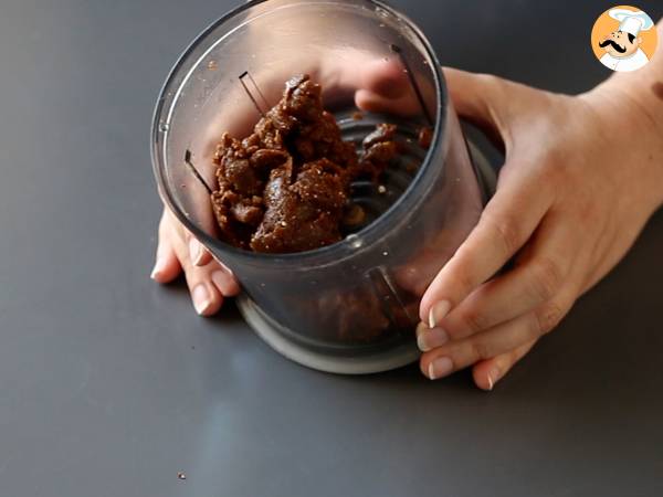 Energibollar av dadlar med ett rinnande hjärta av jordnötssmör - Beredning steg 3