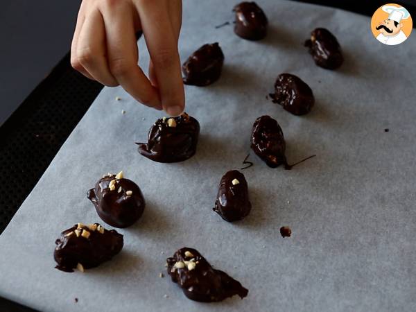 Hemmagjorda Snickers: dadlar, jordnötter och choklad - ett hälsosamt mellanmål utan tillsatt socker - Beredning steg 6