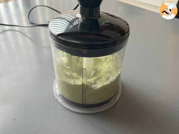 Zucchinipesto, det snabba och välsmakande receptet utan tillagning - Beredning steg 4