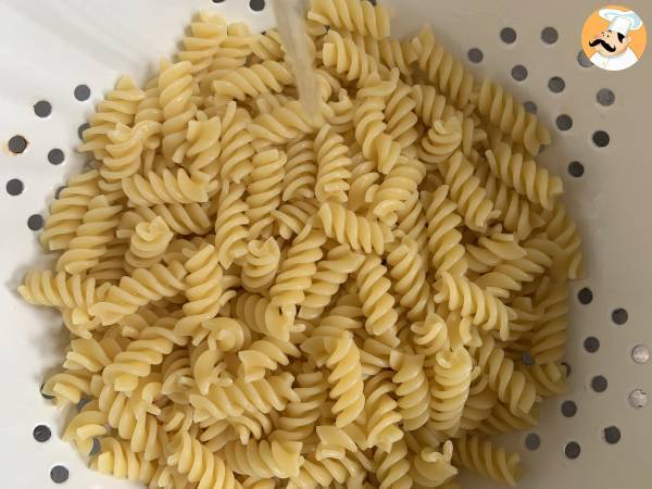 Kall pasta med zucchinipesto, buffelmozzarella och soltorkade tomater - Beredning steg 1