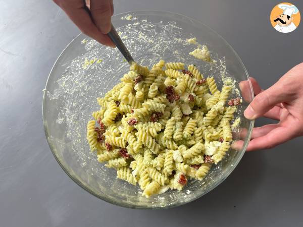 Kall pasta med zucchinipesto, buffelmozzarella och soltorkade tomater - Beredning steg 4