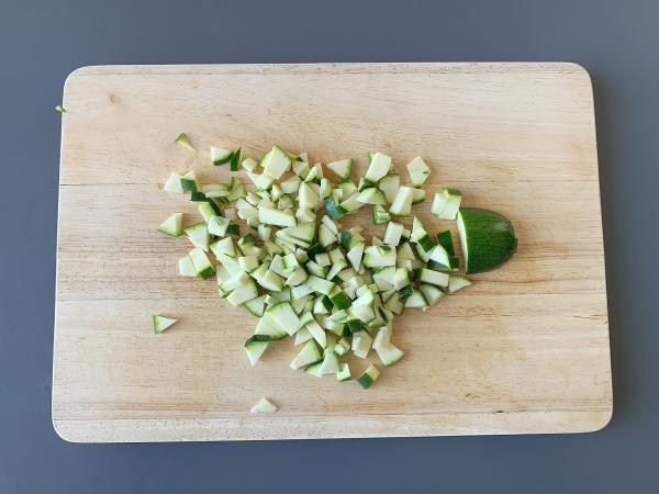 Krämig pasta med zucchini - ett välsmakande och snabbt recept - Beredning steg 1