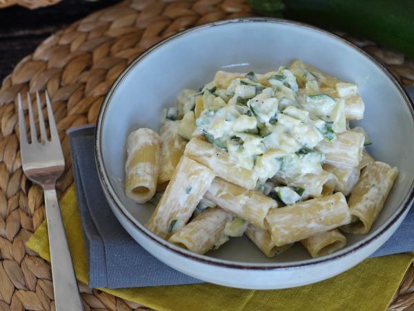 Krämig pasta med zucchini - ett välsmakande och snabbt recept - Beredning steg 6