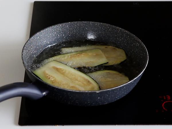 Aubergine parmigiana, den traditionella receptet förklaras steg för steg! - Beredning steg 5