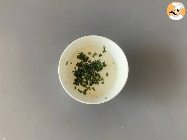 Yoghurtsås till sallader och köttbullar - Beredning steg 3
