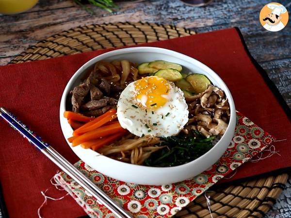 Bibimbap, den traditionella koreanska maträtten - Beredning steg 12