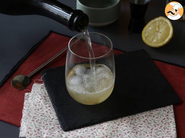 Spritz St-Germain med fläderblomslikör, den ultrafräscha cocktailen för sommaren - Beredning steg 3
