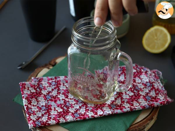 Hugo Spritz med flädersirap, en fräsch och söt cocktail - Beredning steg 1