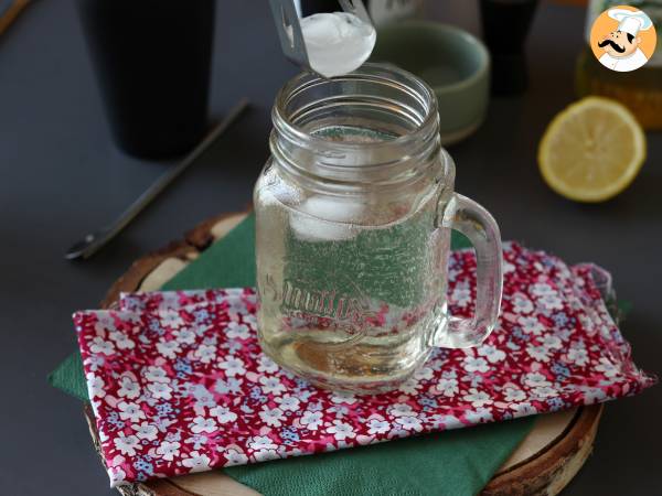 Hugo Spritz med flädersirap, en fräsch och söt cocktail - Beredning steg 3