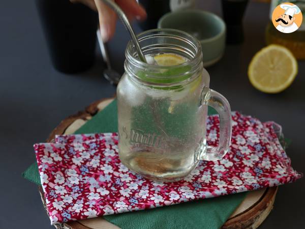 Hugo Spritz med flädersirap, en fräsch och söt cocktail - Beredning steg 5