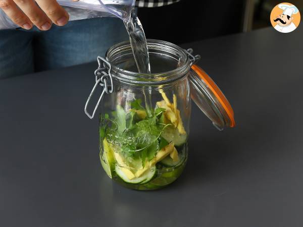 Vatten med smak av gurka, lime, mynta och ingefära - Beredning steg 3