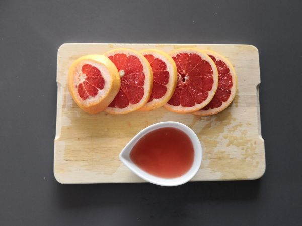 Vatten med smak av grapefrukt och rosmarin: en detoxdryck utan tillsatt socker - Beredning steg 1