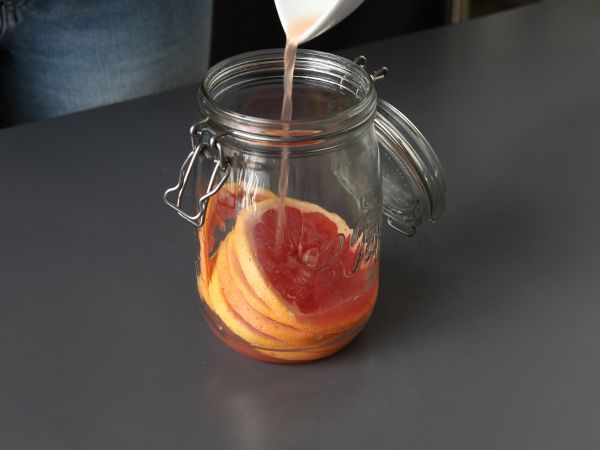 Vatten med smak av grapefrukt och rosmarin: en detoxdryck utan tillsatt socker - Beredning steg 2
