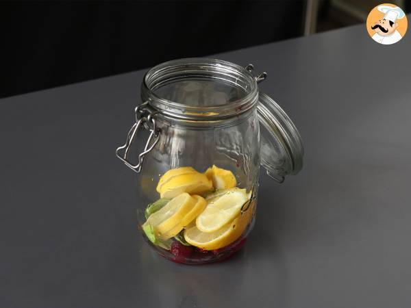 Vatten med smak av citron, basilika och hallon - Beredning steg 3