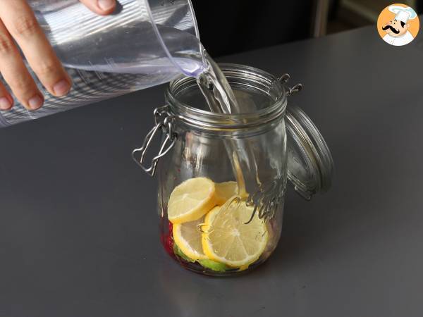 Vatten med smak av citron, basilika och hallon - Beredning steg 4