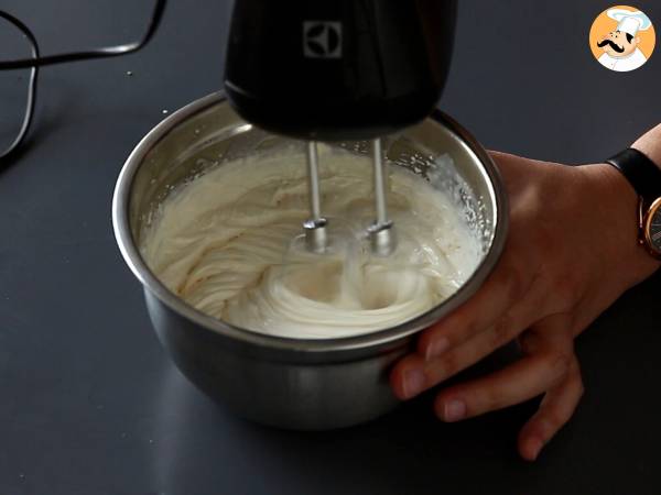 Enkel rulltårta med Kinder Bueno-smak, perfekt som födelsedagstårta eller julkaka! - Beredning steg 6