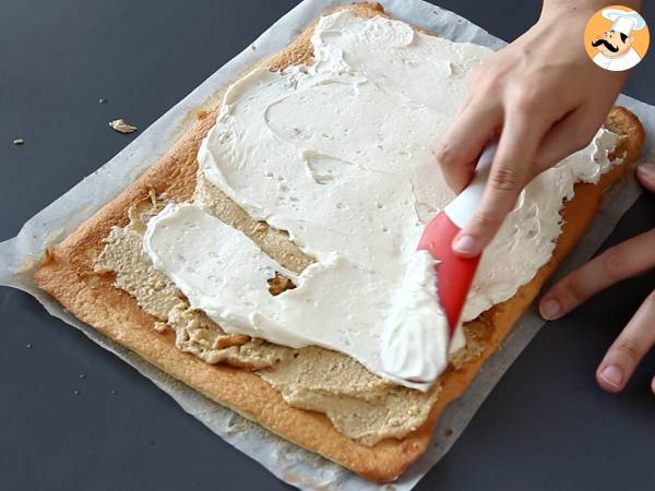 Enkel rulltårta med Kinder Bueno-smak, perfekt som födelsedagstårta eller julkaka! - Beredning steg 8