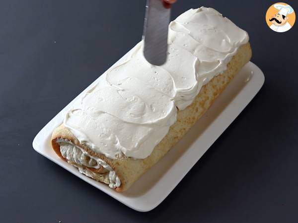 Enkel rulltårta med Kinder Bueno-smak, perfekt som födelsedagstårta eller julkaka! - Beredning steg 10