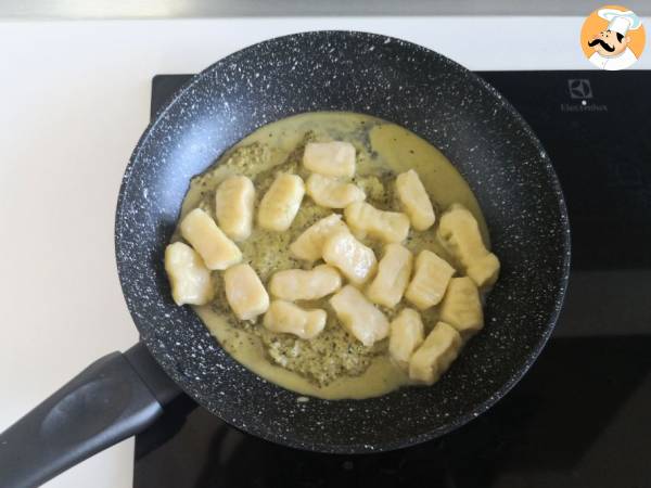 Hemlagad potatisgnocchi med pesto - Beredning steg 6