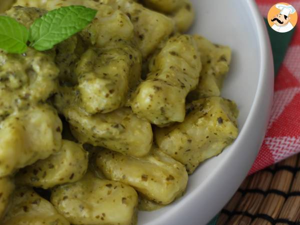 Hemlagad potatisgnocchi med pesto - Beredning steg 7