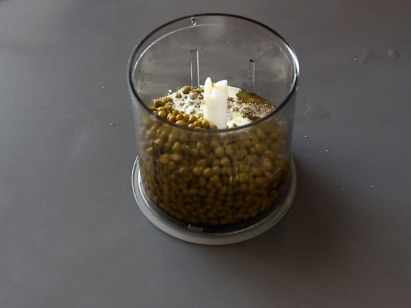 Vegetariska verrines: ärtsoppa, parmesancrumble och mascarponekräm - Beredning steg 3