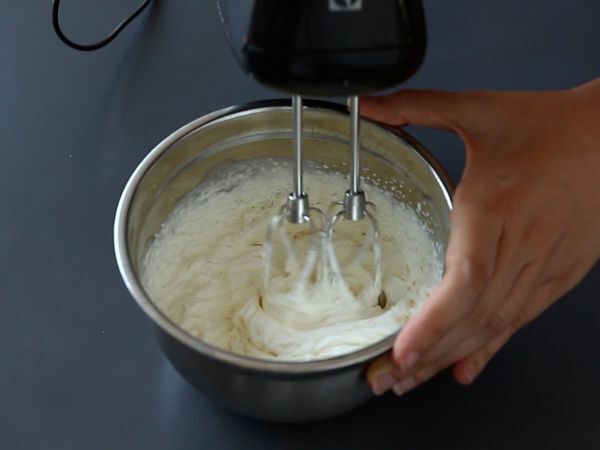 Vegetariska verrines: ärtsoppa, parmesancrumble och mascarponekräm - Beredning steg 6