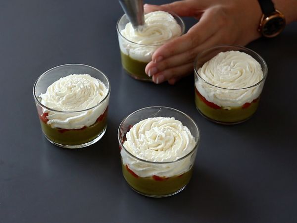 Vegetariska verrines: ärtsoppa, parmesancrumble och mascarponekräm - Beredning steg 9