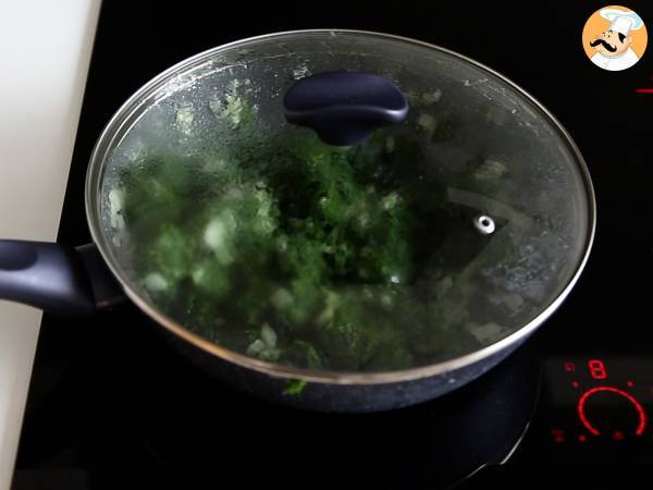 Spanakopita, den superenkla grekiska pajen med spenat och fetaost - Beredning steg 2