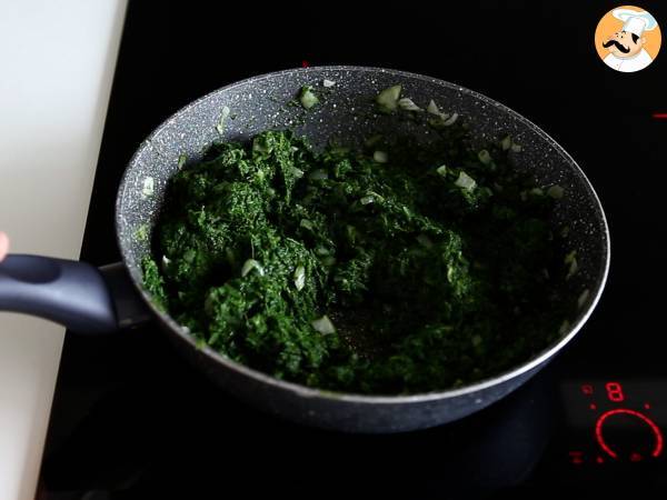 Spanakopita, den superenkla grekiska pajen med spenat och fetaost - Beredning steg 3
