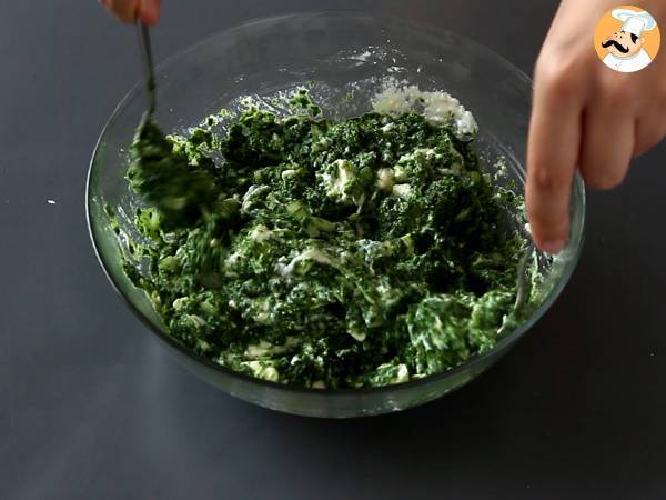 Spanakopita, den superenkla grekiska pajen med spenat och fetaost - Beredning steg 5