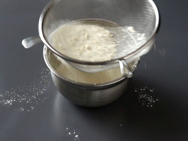 XXL hasselnöts-, mjölkchoklad- och pralinkakor - Beredning steg 2