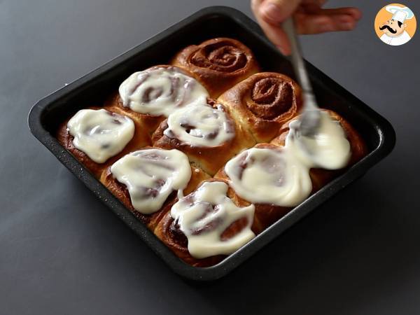 Kanelbullar, brioche med kanel och vaniljglasyr - Beredning steg 13