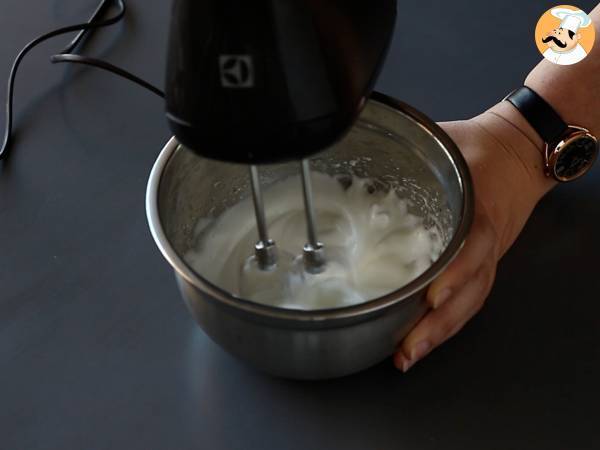 Choco flan, den perfekta kombinationen av en saftig chokladkaka och en vaniljkaramellflan - Beredning steg 4