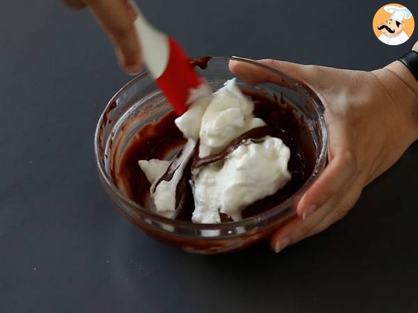 Choco flan, den perfekta kombinationen av en saftig chokladkaka och en vaniljkaramellflan - Beredning steg 7