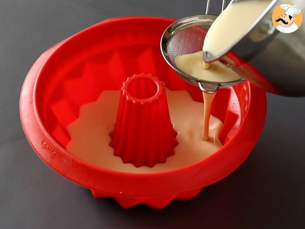 Choco flan, den perfekta kombinationen av en saftig chokladkaka och en vaniljkaramellflan - Beredning steg 8