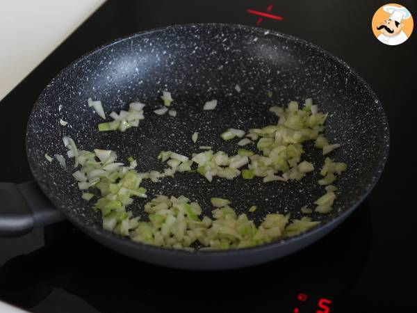 Patacones, colombiansk plantaintoast med guacamole och tomater - Beredning steg 4