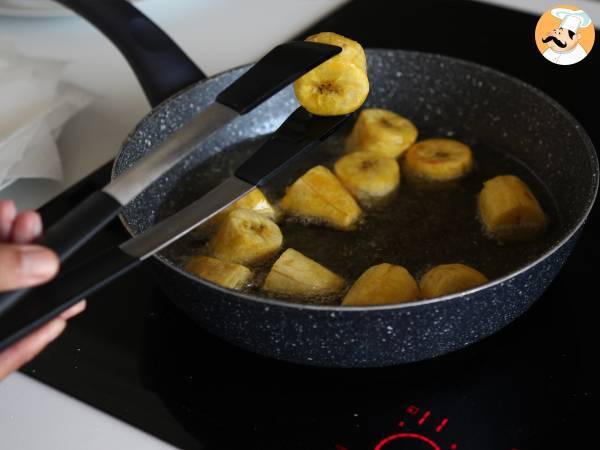 Patacones, colombiansk plantaintoast med guacamole och tomater - Beredning steg 8