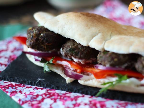 Köfte - de turkiska köttbullarna i bröd - Beredning steg 4