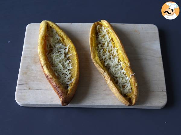 Fyllda matbananer med strimlat kött och riven ost - Beredning steg 7