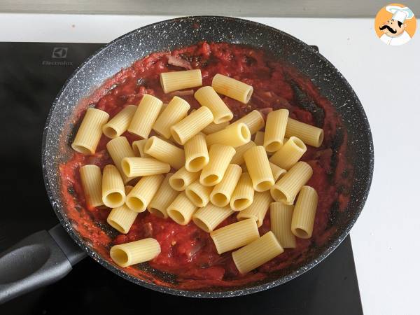 Pasta all'amatriciana, det traditionella receptet förklarat steg för steg - Beredning steg 8