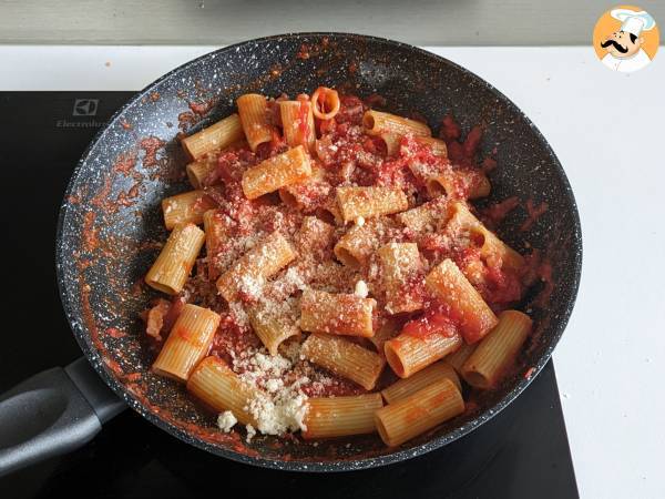 Pasta all'amatriciana, det traditionella receptet förklarat steg för steg - Beredning steg 9